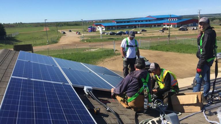 En el modelo canadiense, las comunidades indígenas asumen un rol empresarial real al invertir en los proyectos como cualquier otro socio comercial.