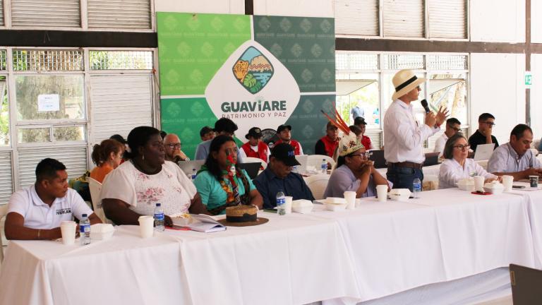 Comunidades reunidas con Gobierno y Estado Mayor Conjunto