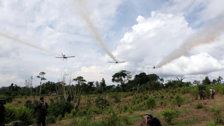 Fumigación aérea de cultivos ilícitos en 2014.