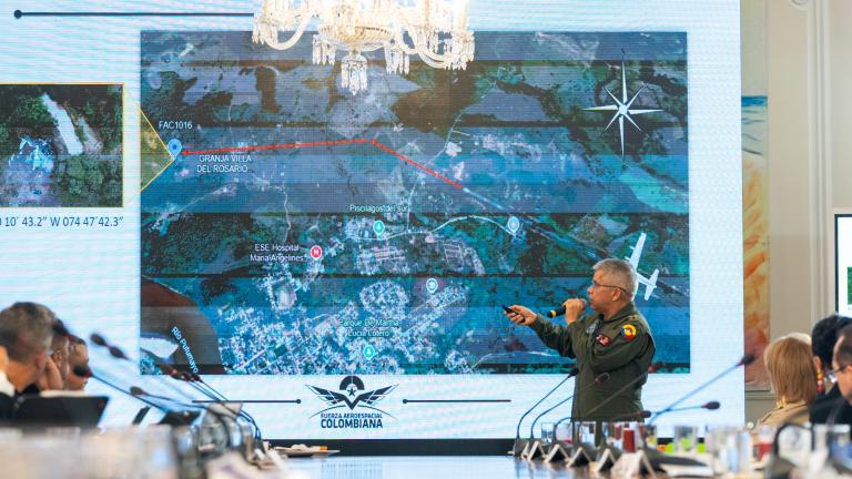 El general Carlos Silva, comandante de FAC, durante el consejo de ministros en el que se expusieron detalles del accidente aéreo.