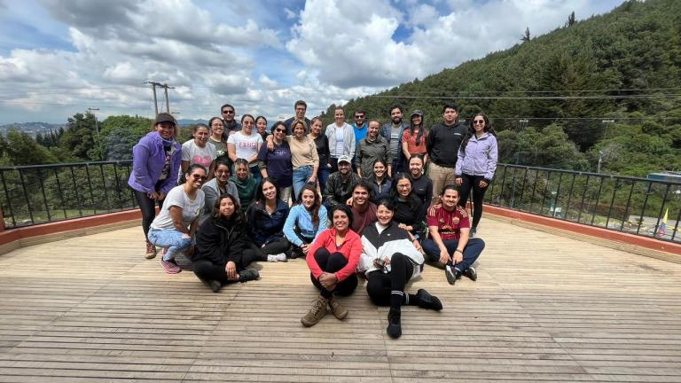 Parte del equipo de la FIP con base en Bogotá durante la despedida de año en los cerros orientales.